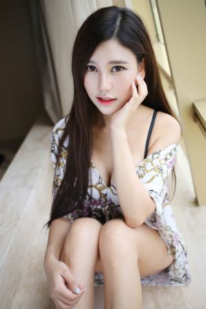 红鞋男子