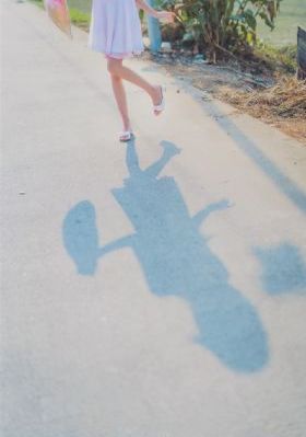 黑衣女人